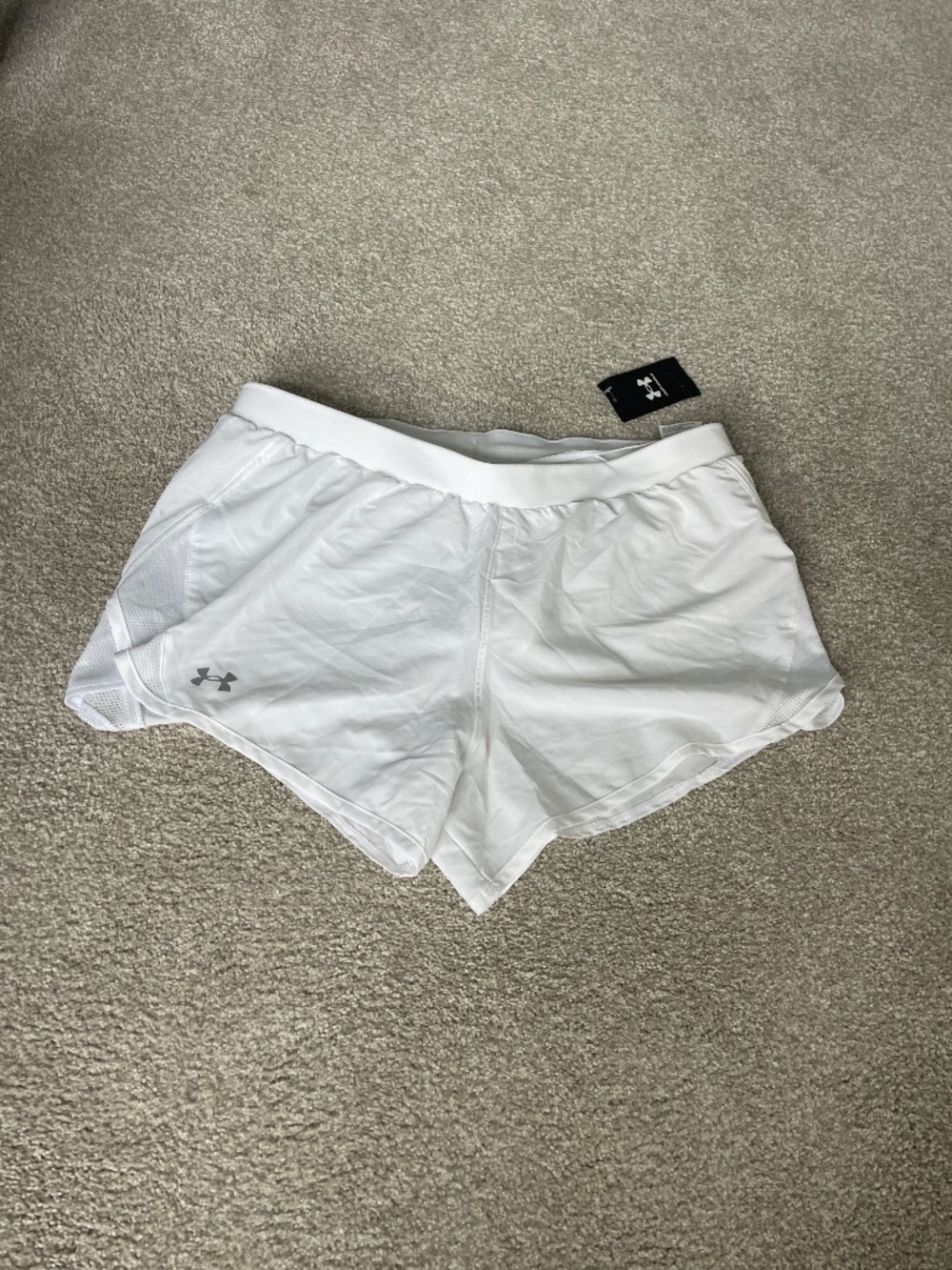 NEW Under Armour Women’s White Fly By 2.0 Shorts Size XL